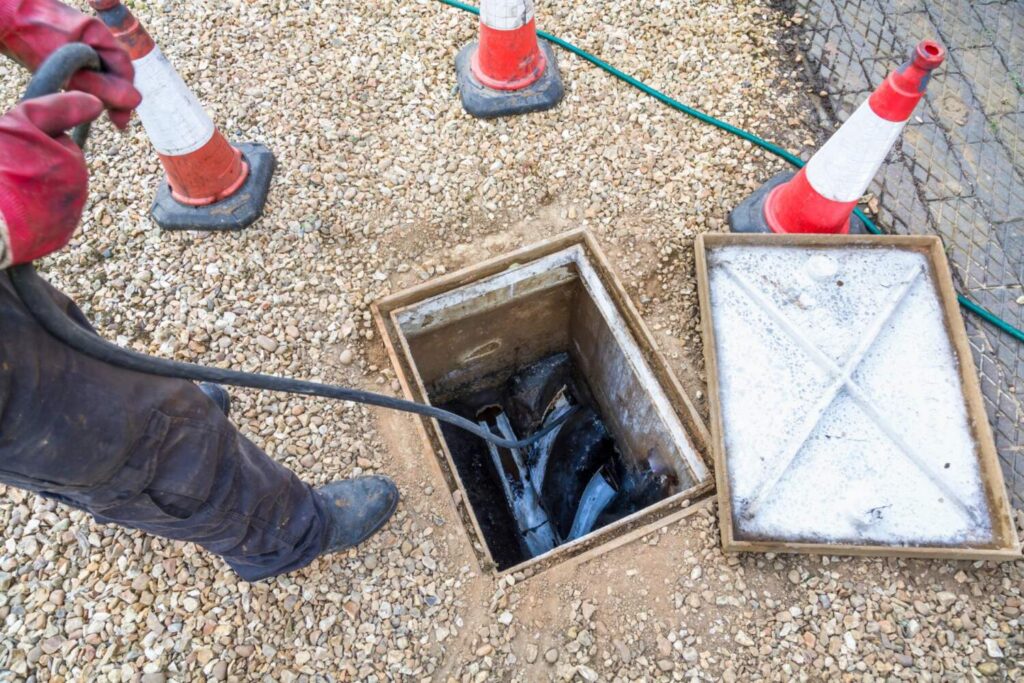 Emergency drain callout unblocking in Watford